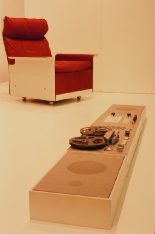 Braun Stereo System i fotel Vitsoe 620