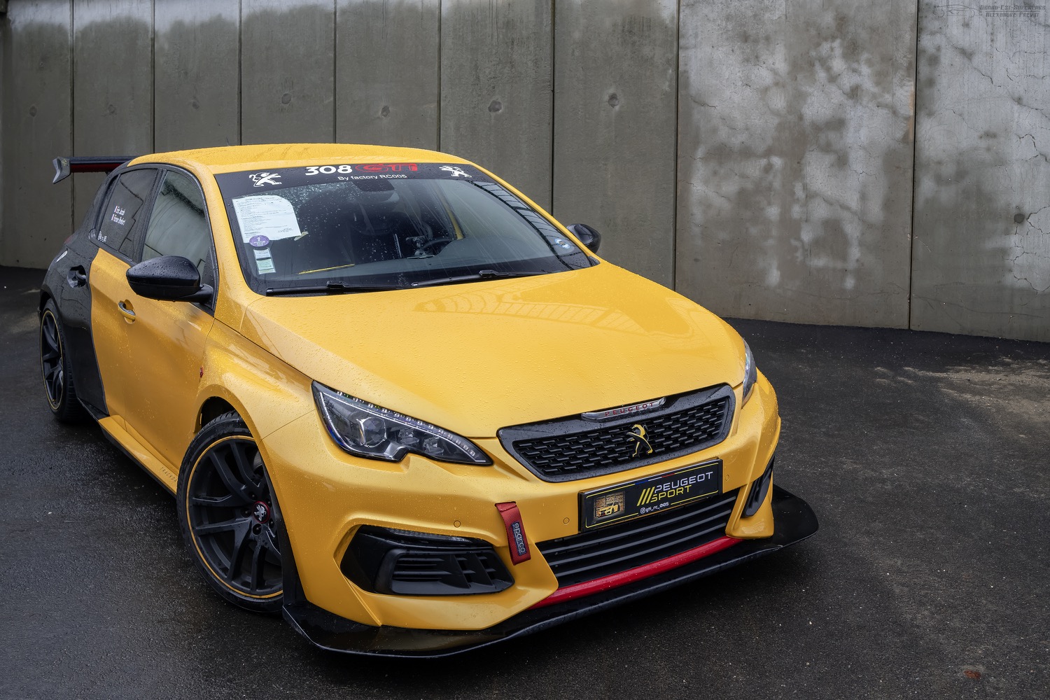 Peugeot 308 GTI - side view by the factory